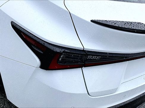 Used 2023 Lexus IS 500 image 33