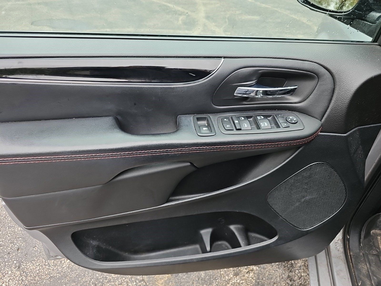 Used 2018 Dodge Grand Caravan GT FWD image 18