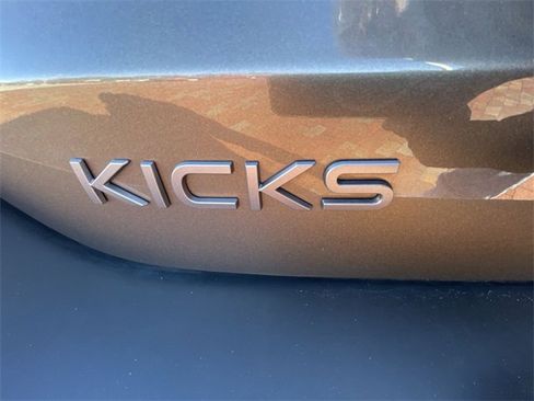 Used 2025 Nissan Kicks SR w/ Interior Electronics Package image 17