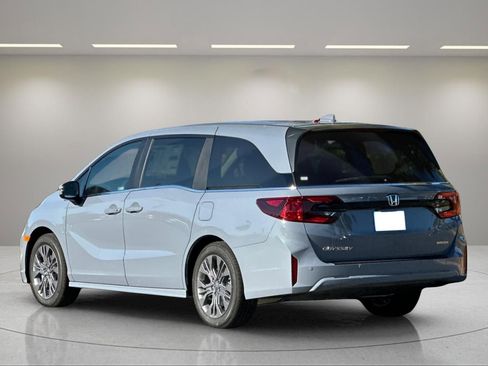 New 2026 Honda Odyssey Touring image 5