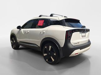 Used 2025 Nissan Kicks SR w/ Illumination Package FWD video 3