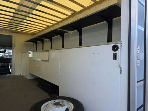 Used 2025 Ford E-450 and Econoline 450 Super Duty w/ Driver's Safety Package image 11