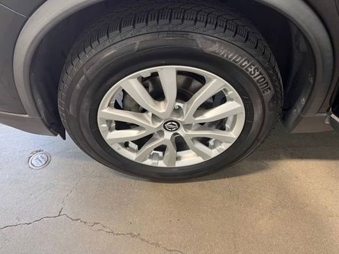 Used 2020 Nissan Rogue SV image 30