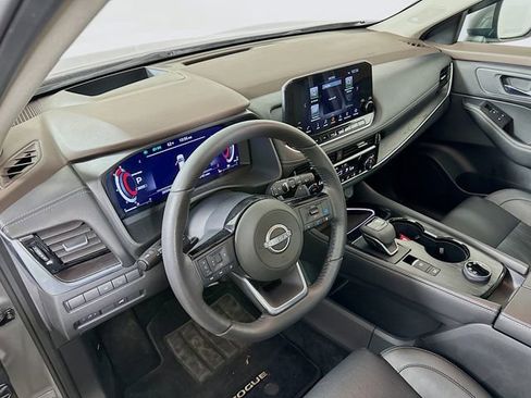 Certified 2022 Nissan Rogue Platinum w/ Head-Up Display Package image 11