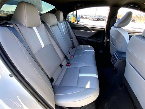 Used 2025 Toyota Camry SE w/ Convenience Package image 19