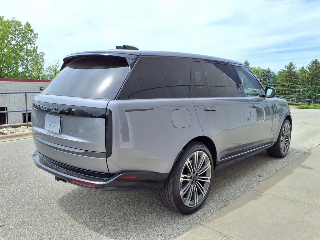 New 2026 Land Rover Range Rover Long Wheelbase SE AWD/4WD image 5
