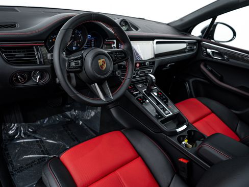New 2026 Porsche Macan GTS image 4