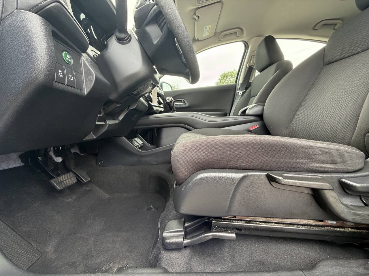 Used 2018 Honda HR-V LX image 11