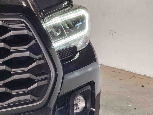Certified 2023 Toyota Tacoma TRD Off-Road AWD/4WD image 8