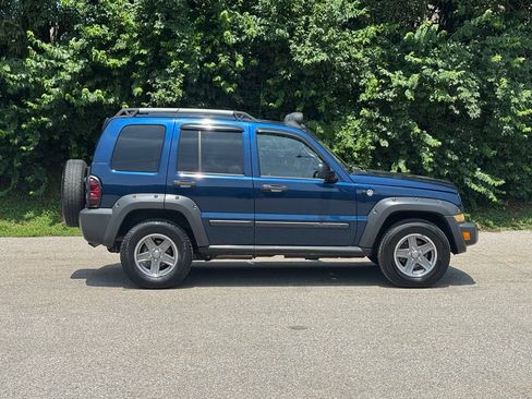 Used 2005 Jeep Liberty Renegade w/ Luxury Group AWD/4WD image 4