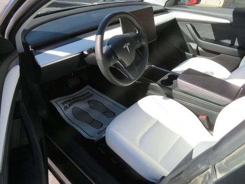 Used 2023 Tesla Model 3 Standard Range image 18