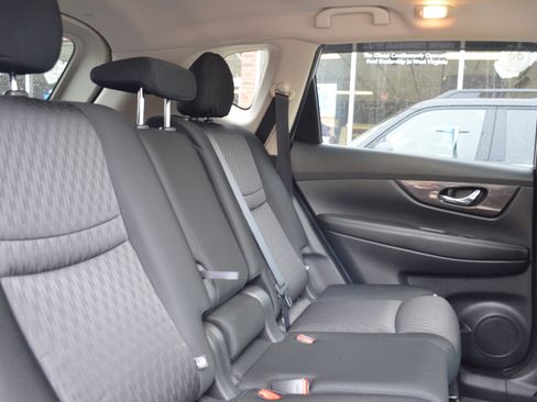 Used 2019 Nissan Rogue SV w/ Sun & Sound Touring Package image 21