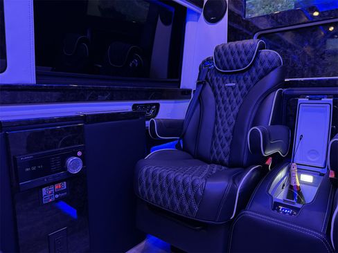 Used 2024 Mercedes-Benz Sprinter 3500 image 33