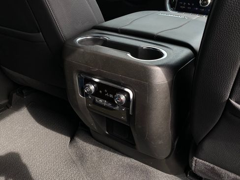 Used 2025 GMC Yukon Denali image 29