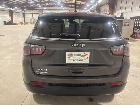 Used 2023 Jeep Compass Sport image 7