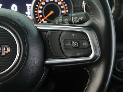 Used 2022 Jeep Wrangler Unlimited Sahara AWD/4WD image 9