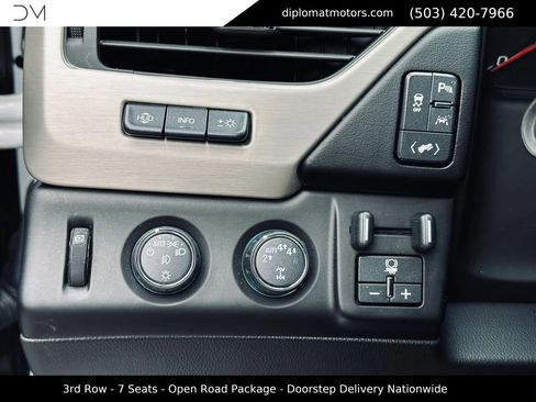 Used 2018 GMC Yukon Denali w/ Open Road Package AWD/4WD image 36