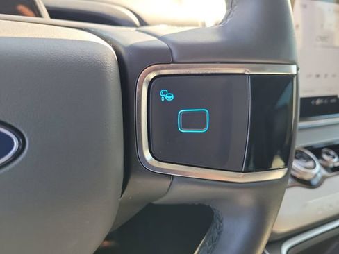 Certified 2025 Ford Expedition Active AWD/4WD image 6