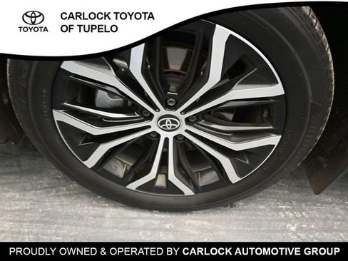 Used 2023 Toyota Crown Limited image 30