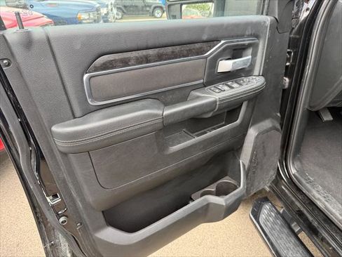 Certified 2024 RAM 2500 Big Horn w/ Night Edition AWD/4WD image 17
