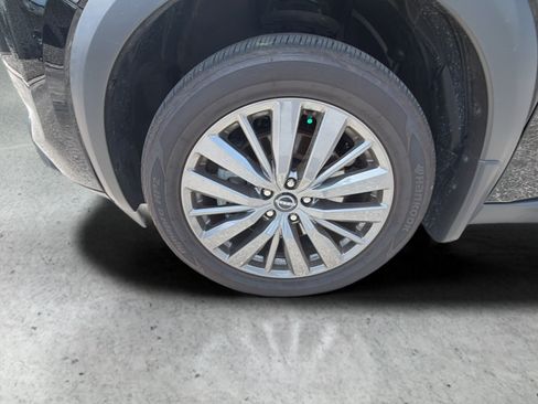 Certified 2025 Nissan Pathfinder SL w/ SL Premium Package FWD image 39