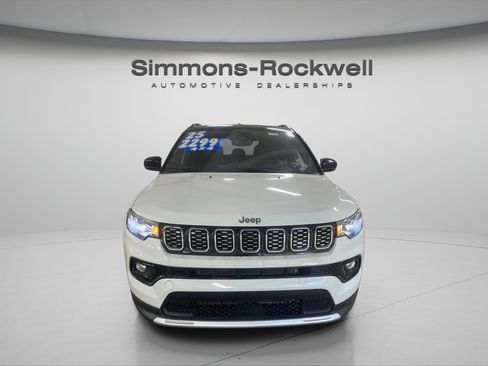 Used 2025 Jeep Compass Limited AWD/4WD image 8