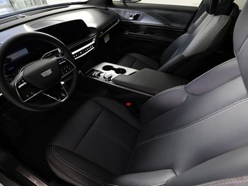 Used 2024 Cadillac Lyriq Tech RWD image 16