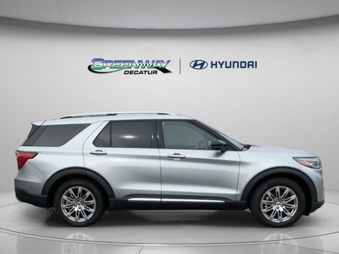 Used 2025 Ford Explorer Platinum RWD image 9