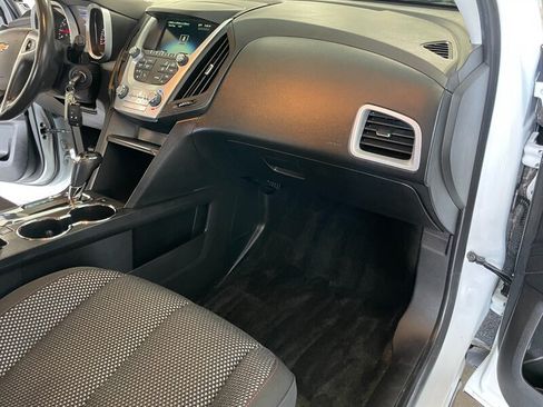 Used 2017 Chevrolet Equinox LT w/ Convenience Package FWD image 18