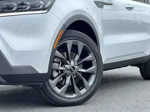 Certified 2023 Kia Sorento SX Prestige AWD/4WD image 2