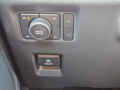 Certified 2025 Ford Expedition Platinum AWD/4WD image 24