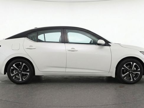 Used 2025 Nissan Sentra SV image 11