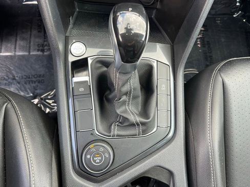 Used 2022 Volkswagen Tiguan SE AWD/4WD image 34