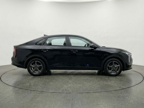 Used 2025 Kia K4 LXS image 11