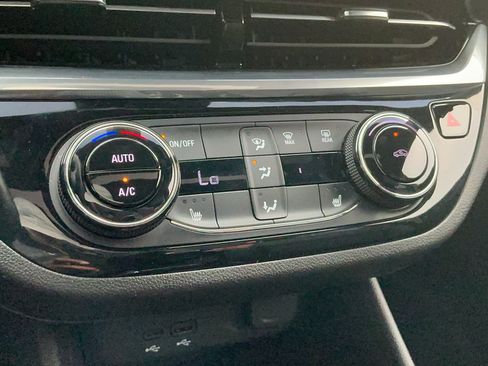 Used 2024 Buick Envista Sport Touring w/ Convenience I Package FWD image 16