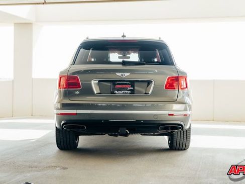 Used 2017 Bentley Bentayga image 19