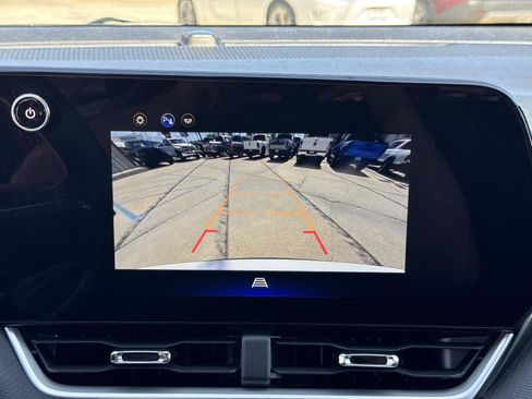 Used 2025 Chevrolet Equinox LT FWD image 25