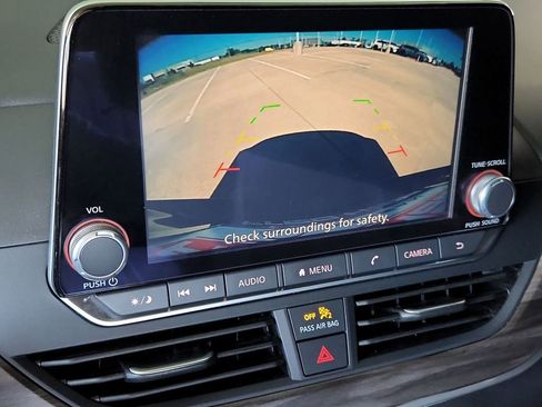 Used 2025 Nissan Altima 2.5 SV image 18