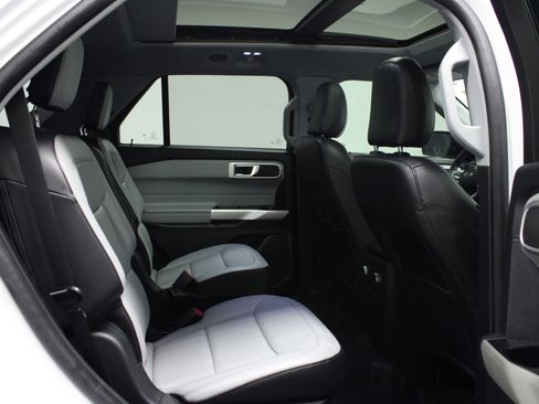 Used 2021 Ford Explorer XLT w/ Equipment Group 202A image 16