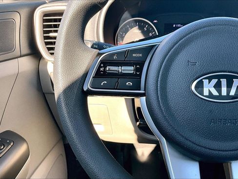 Used 2020 Kia Sportage LX image 9