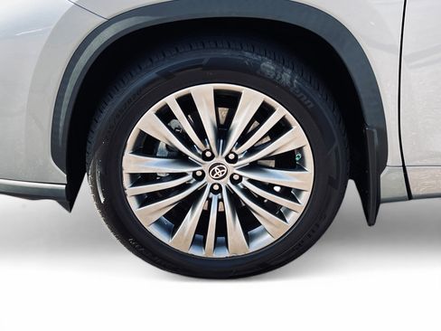 Used 2021 Toyota Highlander Platinum FWD image 12