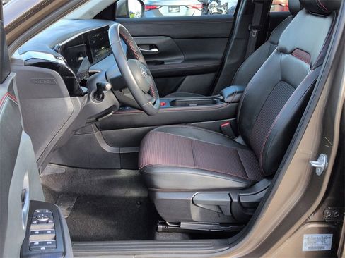 Used 2025 Nissan Kicks SR image 14