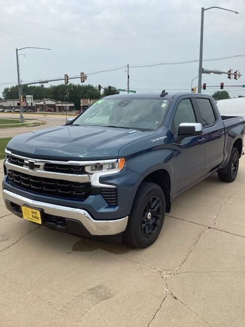 Used 2024 Chevrolet Silverado 1500 LT AWD/4WD image 1