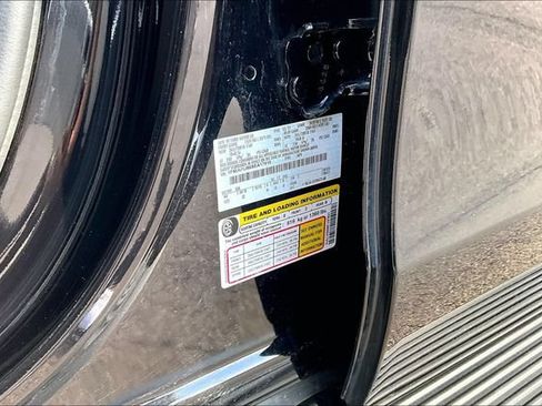 Used 2025 Ford Expedition Active AWD/4WD image 35