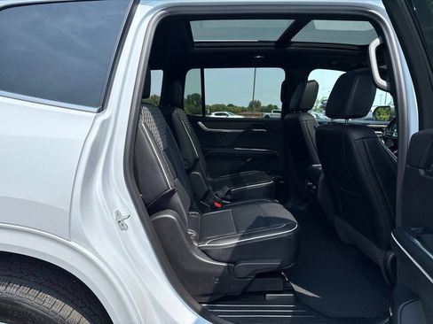 Used 2026 GMC Acadia Denali w/ Super Cruise Package AWD/4WD image 13