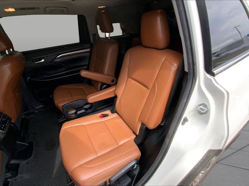 Used 2018 Toyota Highlander Limited Platinum AWD/4WD image 21