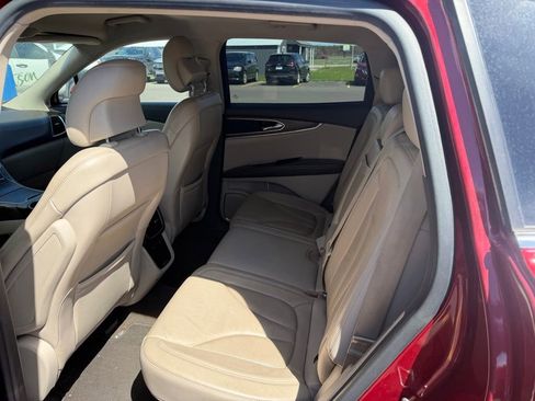 Used 2016 Lincoln MKX Select w/ Select Plus Package AWD/4WD image 7