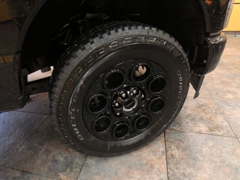 New 2026 Ford F250 Lariat w/ Black Appearance Package image 9