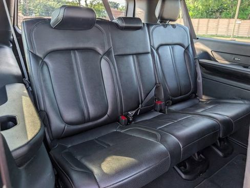 Used 2024 Jeep Wagoneer L Series II RWD image 27