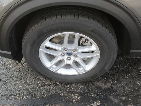 New 2026 Ford Explorer Active image 2